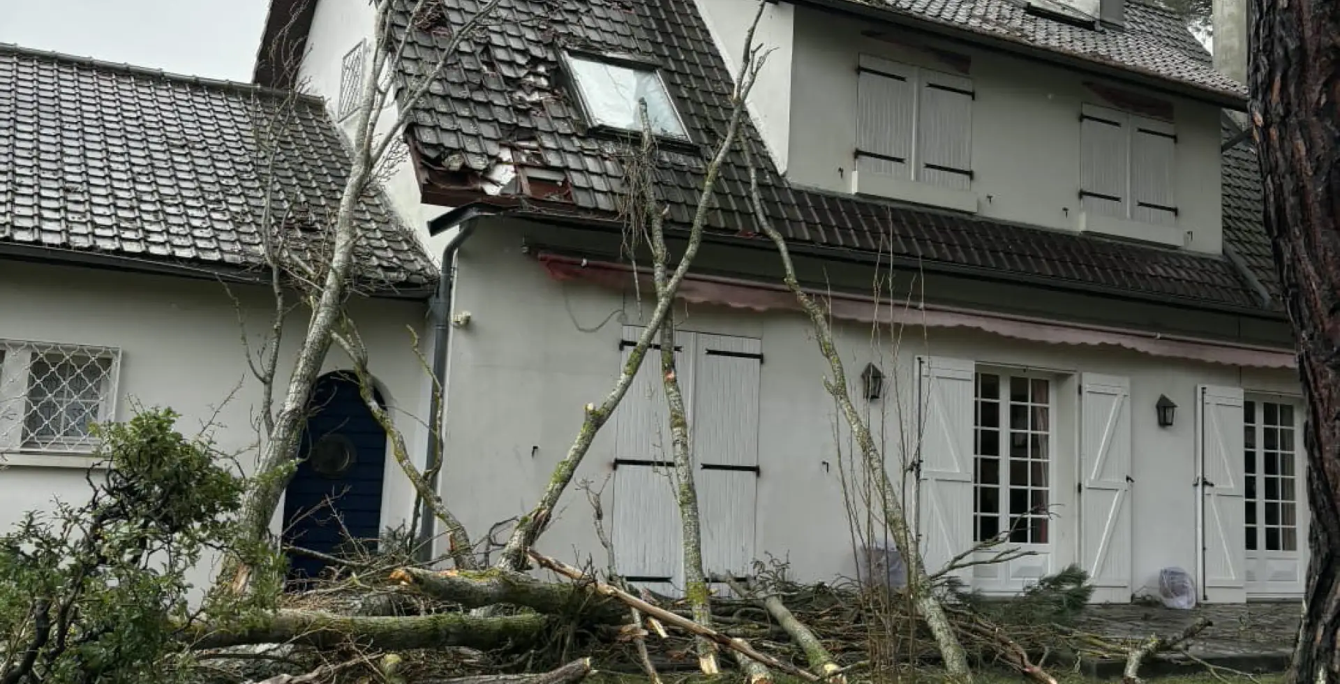 SOS Toiture à Toulouse et son agglomération, 7J/7.

Une fuite ou un problème urgent, appelez-nous !