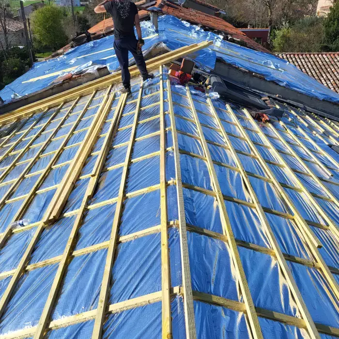 Chantier de rénovation de toiture à Toulouse