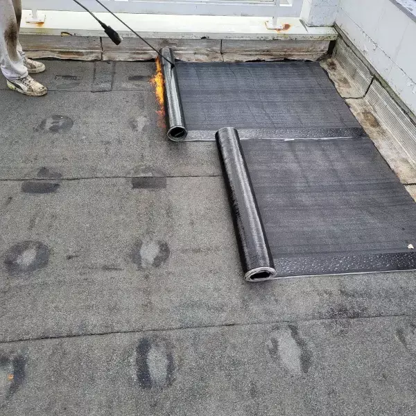 Chantier de rechapage d'un toit plat à Toulouse