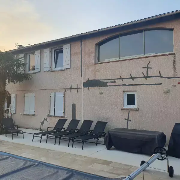 Traitement des fissures d'une façade à rénover